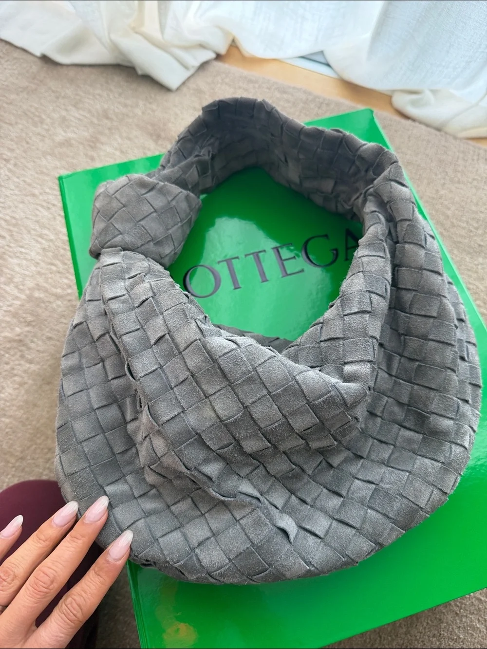 Bottega Veneta suede grey teen Jodie Knotted Hobo Bag - Picture 4 of 4